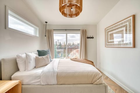 Stay Portland - 4BR - Alberta Arts Townhome - Shop - Dine - Chill House in Portland
