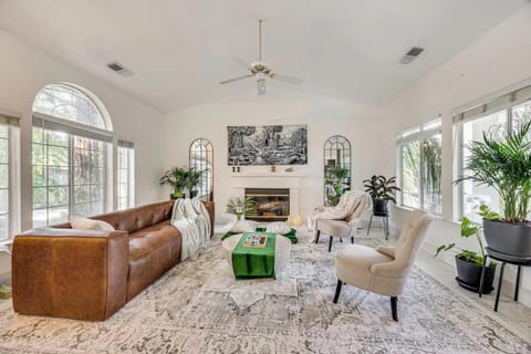 Living room, Seating area, fireplace