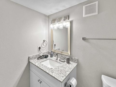Comfy 1BR 1BA Retreat Near Dallas North Tollway Apartment in Addison