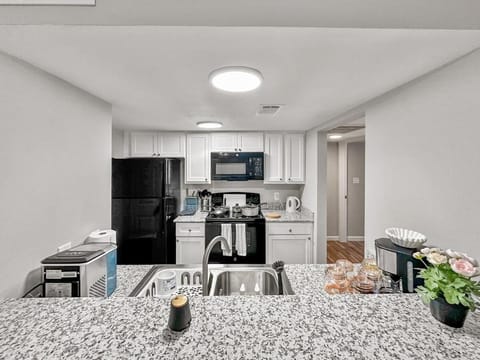 Comfy 1BR 1BA Retreat Near Dallas North Tollway Apartment in Addison