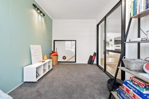 Forest Retreat with pool table & 10min to wineries House in Waikato