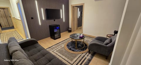 Communal lounge/ TV room, TV and multimedia, Living room, Seating area