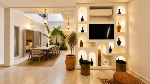 TV and multimedia, Living room, Dining area