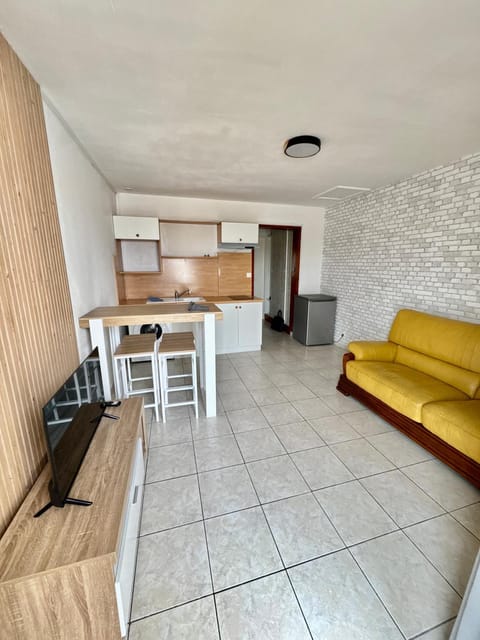 Kitchen or kitchenette, Living room, Dining area, pet friendly