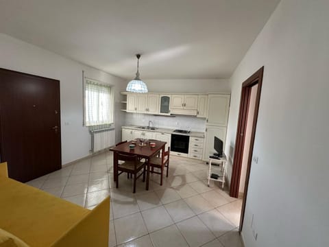 Kitchen or kitchenette, Dining area, oven, pet friendly, stove