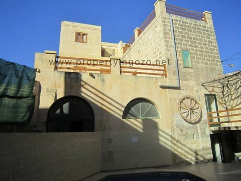 Cauchi 5 bedroom farmhouse in Gharb House in Malta