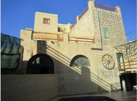 Cauchi 5 bedroom farmhouse in Gharb House in Malta