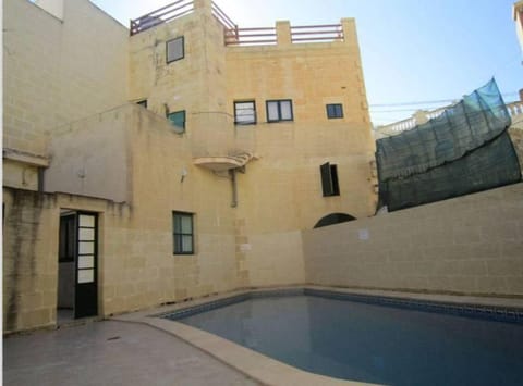 Cauchi 5 bedroom farmhouse in Gharb House in Malta