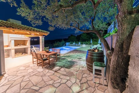 BBQ facilities, Garden, View (from property/room), Balcony/Terrace, Garden view, Mountain view, Pool view, Swimming pool, Swimming pool