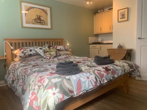 Bed, Bedroom, Area and facilities