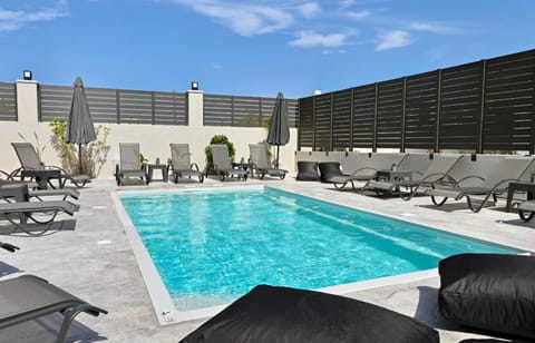 Day, Pool view, Swimming pool, sunbed
