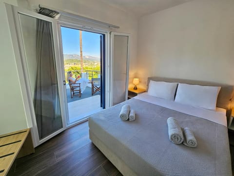 Bed, View (from property/room), Balcony/Terrace, Bedroom, towels