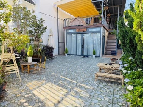 Property building, Garden