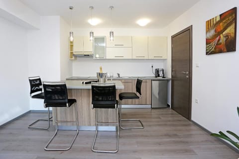 Kitchen or kitchenette, Food and drinks, Food and drinks, Dining area