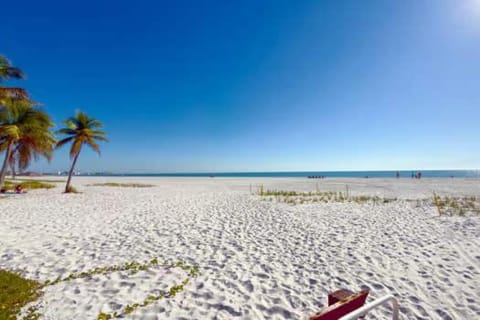 Villa Sorrento 2025 Luxury Build Steps to Beach & Town House in Estero Island