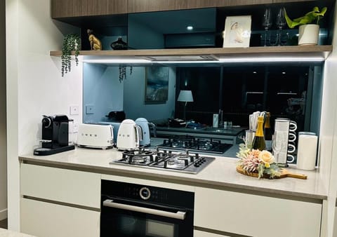 Coffee/tea facilities, Kitchen or kitchenette, stove, toaster