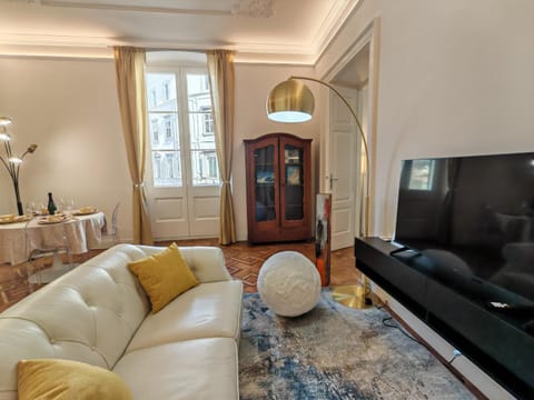 Communal lounge/ TV room, Living room, Evening entertainment