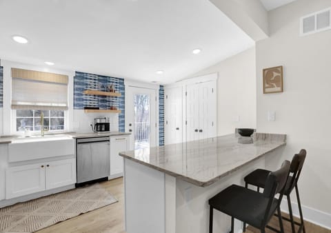 Seating area, dishwasher, kitchen