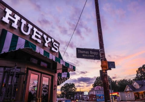 Restaurant/places to eat, Neighbourhood