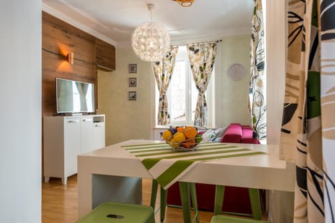 Living room, Decorative detail, Dining area, Dining area