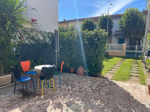 Property building, Spring, Day, Garden, Dining area, Garden view