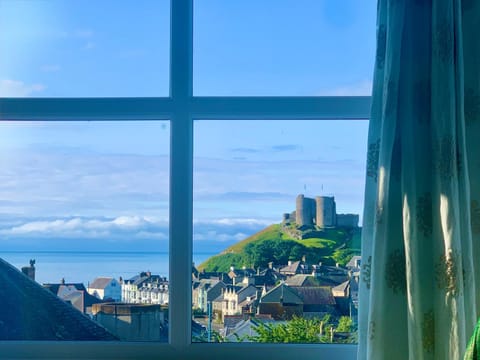 Nearby landmark, Natural landscape, Bedroom, City view, Landmark view, Sea view