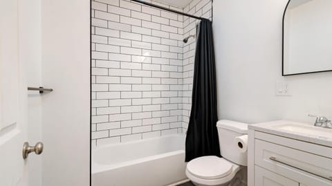 6 bedroom House Short Walk to Niagara Falls House in Niagara Falls