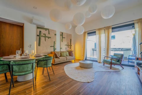 Living room, Seating area, Dining area