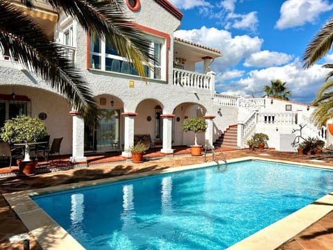 Property building, Pool view, Swimming pool