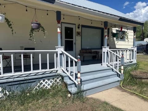 The Homestead! Stylish Escape with Scenic Views House in Buena Vista