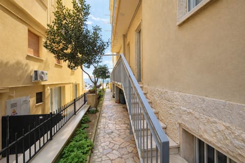 Patio, Facade/entrance