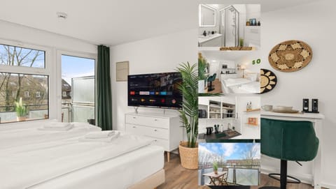 Bed, TV and multimedia, View (from property/room), Balcony/Terrace, Living room, Dining area