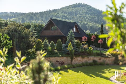 Property building, Day, Natural landscape, Garden, Garden view, Mountain view