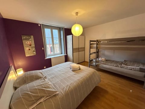 Bed, Photo of the whole room, Bedroom, bunk bed, towels