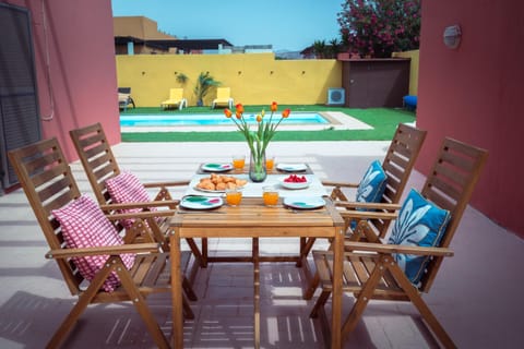 Balcony/Terrace, Swimming pool, Breakfast
