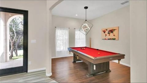 Cheerful Lakeside Retreat-Just Minutes to the lake Villa in Canyon Lake