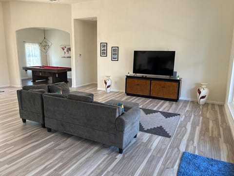 Cheerful Lakeside Retreat-Just Minutes to the lake Villa in Canyon Lake