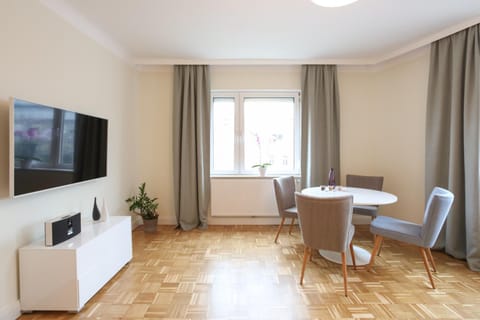 TV and multimedia, Living room, Dining area