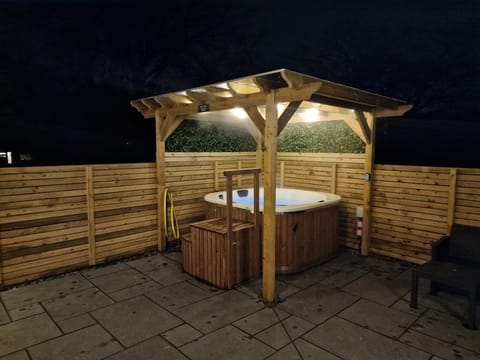 Hot Tub, Open Air Bath