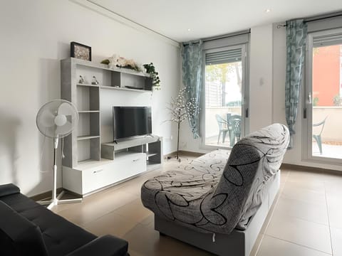 Communal lounge/ TV room, TV and multimedia, Living room, Seating area, Evening entertainment