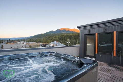 Day, Hot Tub, Mountain view