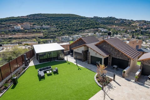 Property building, Bird's eye view, Mountain view