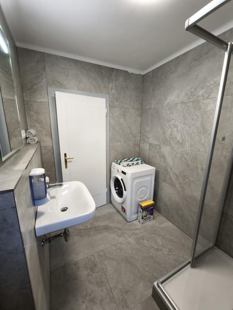 Cosy Room in Modern Flat Vacation rental in Innsbruck