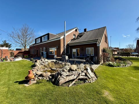 Property building, Garden, Balcony/Terrace, Garden view