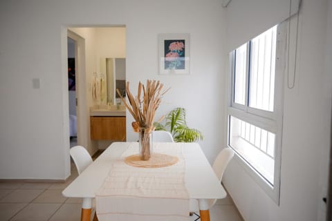 Photo of the whole room, Dining area, Food, Meals