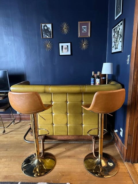 Friendly Suite Home Chicago Apartment in Berwyn