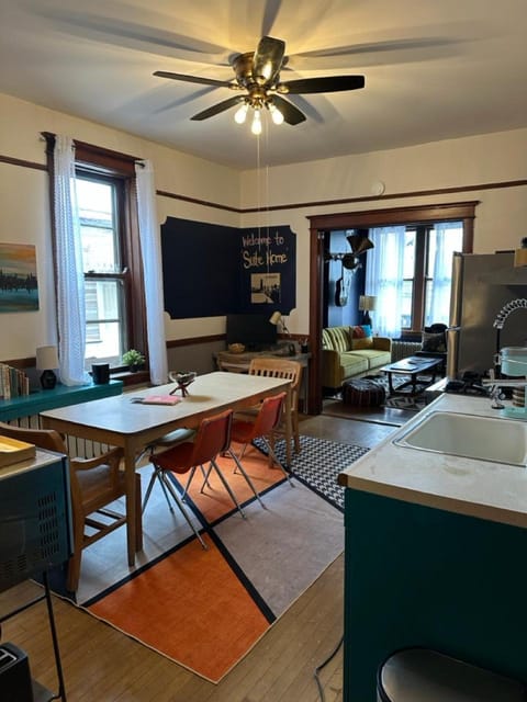 Friendly Suite Home Chicago Apartment in Berwyn