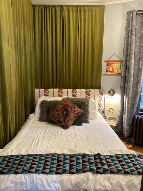 Friendly Suite Home Chicago Apartment in Berwyn