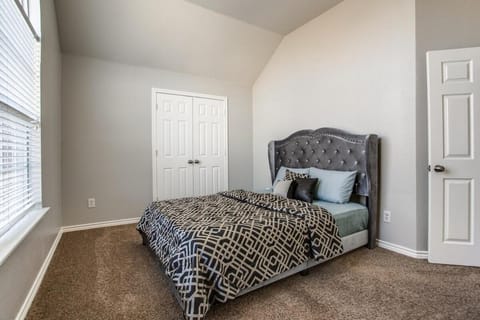 Gorgeous cozy home in nature serene neighborhood! House in DeSoto