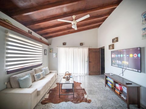 Communal lounge/ TV room, TV and multimedia, Living room
